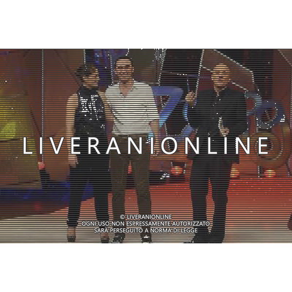 trasmissione tv: \' ZELIG\' Milano - Teatro degli Arcimboldi nella foto: Vanessa INCONTRADA - Giuseppe GIACOBAZZI - Claudio BISIO © Antonio Sorano - Ag. Aldo Liverani sas 