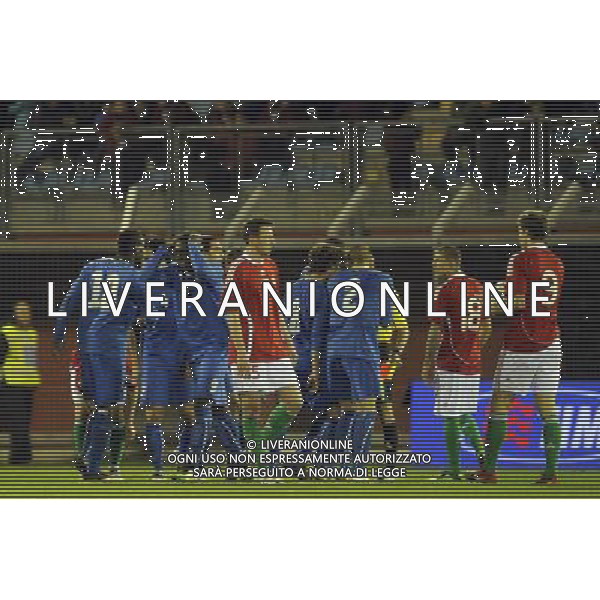 Rieti - 03/03/2010 - Stadio \'Centro d\'Italia\' - Qualificazioni Campionato Europeo Under 21 2011 - Italia vs Ungheria - nella foto: l\'arbitro Turpin espelle bolzoni ph. Corradetti / ©Aldo Liverani Sas