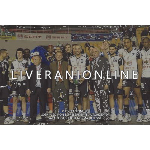 Roma - 22/10/2009 - Palasport di Viale Tiziano - TIM All Star Volley 2009 - Italia vs Resto del Mondo - nella foto: Donald SUXHO al centro con la Coppa ph Corradetti / ag. Aldo LIVERANI