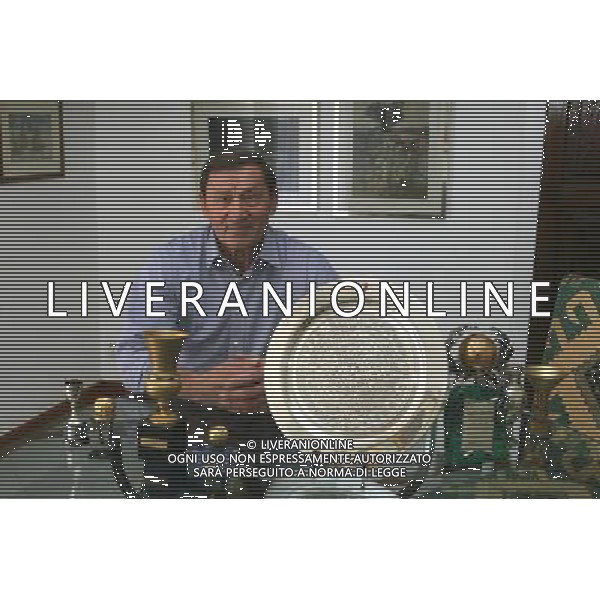 Viareggio, 24 Aprile 2009 Settantesimo compleanno di Tarcisio Burnich Nella foto: Tarcisio Burnich nella sua casa di Viareggio con alcuni suoi trofei Foto Ag. A.Liverani sas