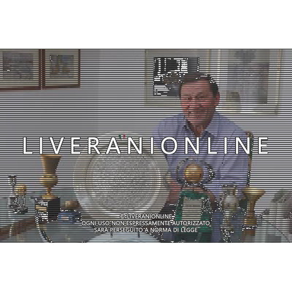 Viareggio, 24 Aprile 2009 Settantesimo compleanno di Tarcisio Burnich Nella foto: Tarcisio Burnich nella sua casa di Viareggio con alcuni suoi trofei Foto Ag. A.Liverani sas