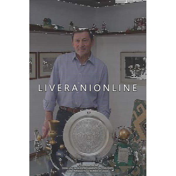 Viareggio, 24 Aprile 2009 Settantesimo compleanno di Tarcisio Burnich Nella foto: Tarcisio Burnich nella sua casa di Viareggio con alcuni suoi trofei Foto Ag. A.Liverani sas