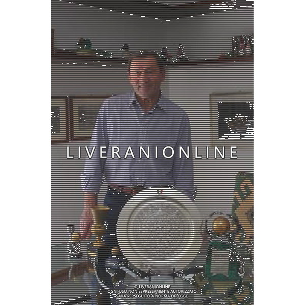 Viareggio, 24 Aprile 2009 Settantesimo compleanno di Tarcisio Burnich Nella foto: Tarcisio Burnich nella sua casa di Viareggio con alcuni suoi trofei Foto Ag. A.Liverani sas