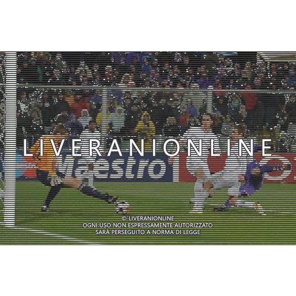 Champions League 2009/2010 Ottavi di Finale Ritorno Firenze - 09.03.2010 Fiorentina-Bayern Monaco Nella Foto:PARATA DI BUTT SU ALBERTO GILARDINO /Ph.Vitez-Ag. Aldo Liverani