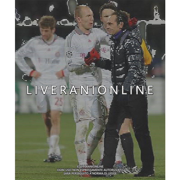 Champions League 2009/2010 Ottavi di Finale Ritorno Firenze - 09.03.2010 Fiorentina-Bayern Monaco Nella Foto:CESARE PRANDELLI CONSOLATO DA ROBBEN A FINE PARTITA /Ph.Vitez-Ag. Aldo Liverani