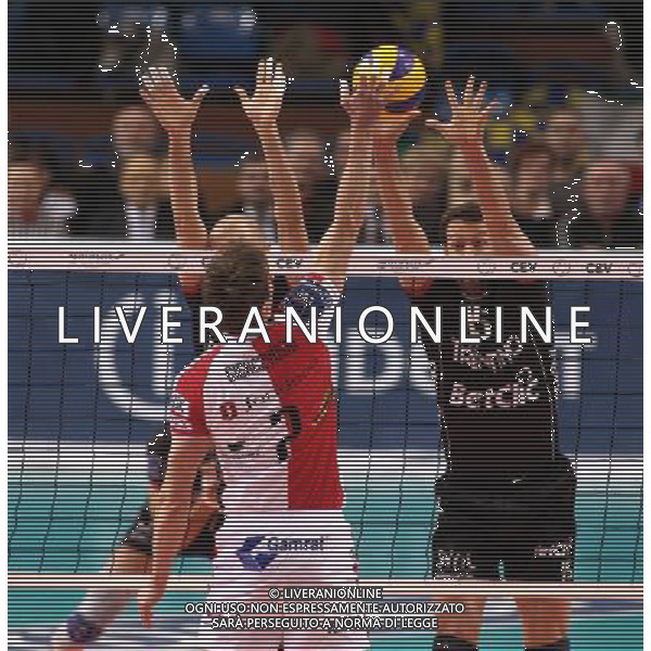 09.03.2010. Rzeszow ( Polonia) partita di Champions League 2009/2010 uomini di pallavolo ( volley): Asseco Resovia Rzeszow-Itas Diatec Trentino nella foto: ANDREA SALA, KRZYSZTOF GIERCZYNSKI, RENAUD HERPE © MARIUSZ KRUPA/ NEWSPIX.PL - Ag. Aldo Liverani sas ITALY ONLY *** Local Caption *** 