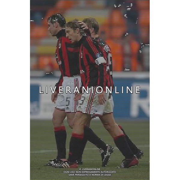 Milan-Inter Coppa Italia Tim Cup 14/01/2004 nella foto abbracci esultanza dopo il gol di massimo ambrosini con redondo* Agenzia Aldo liverani