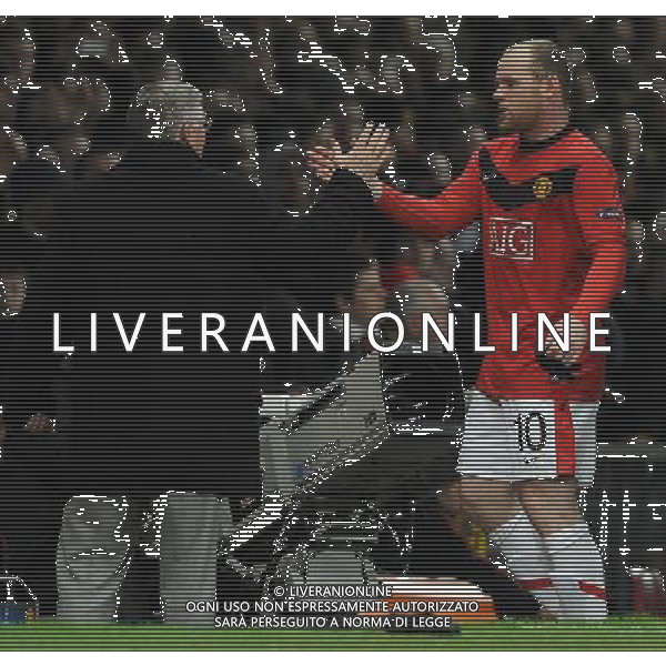 Champions League 2009/2010 Ottavi di Finale Ritorno Manchester - 10.03.2010 Manchester United-Milan Nella Foto:STRETTA DI MANO TRA WAYNE ROONEY E ALEX FERGUSON /Ph.Vitez-Ag. Aldo Liverani