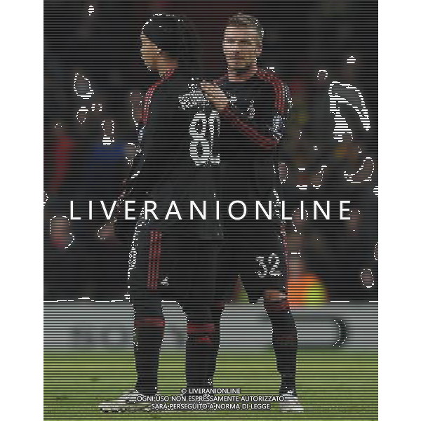 Champions League 2009/2010 Ottavi di Finale Ritorno Manchester - 10.03.2010 Manchester United-Milan Nella Foto: DAVID BECKHAM CONSOLA RONALDINHO /Ph.Vitez-Ag. Aldo Liverani