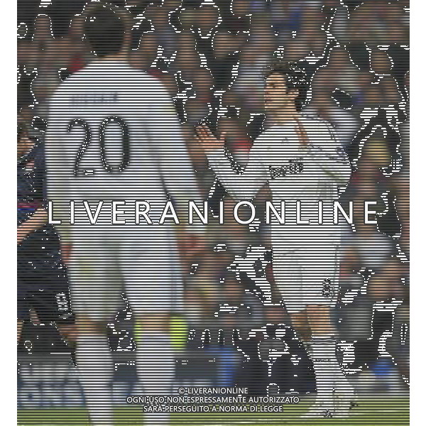 MADRID (10/03/2010).- Champions League match Real Madrid vs Olympique Lyon. Kaka and Higuain. Photo: Cesar Cebolla / ALFAQUI - Ag. Aldo Liverani sas ITALY ONLY REAL MADRID vs OLYMPIQUE LYON - OTTAVI DI RITORNO CHAMPIONS LEAGUE