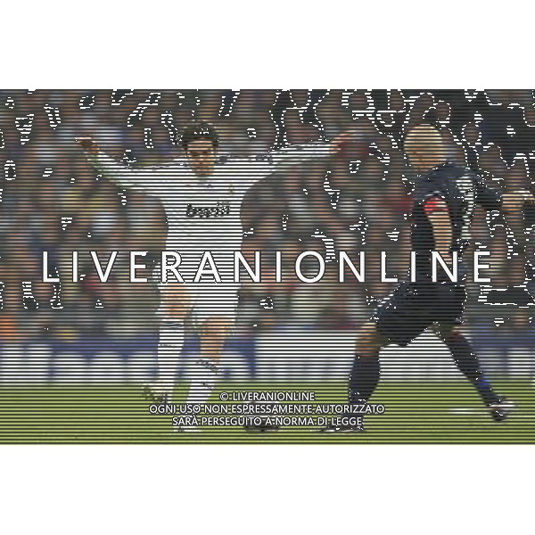 MADRID (10/03/2010).- Champions League match Real Madrid vs Olympique Lyon. Kaka and Cris. Photo: Cesar Cebolla / ALFAQUI - Ag. Aldo Liverani sas ITALY ONLY REAL MADRID vs OLYMPIQUE LYON - OTTAVI DI RITORNO CHAMPIONS LEAGUE