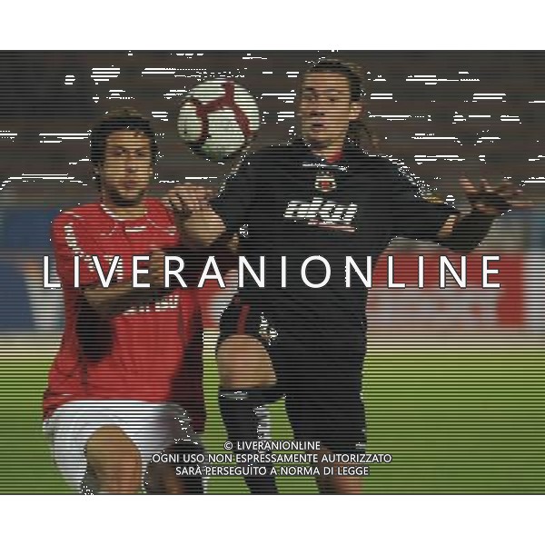 (100312) -- QUITO, March 12, 2010 () -- Gonzalo Sorondo (L) of Brazil\'s Internacional of Porto Algre vies with Marcos Pirchio of Ecuador\'s Deportivo Quito during the match of the Copa Libertadores Cup in Quito, capital of Ecuador, March 11, 2010. Quito drew 1-1 with Internacional.(/Santiago Armas)(dx) /Agenzia Aldo Liverani Sas - ITALY ONLY - Deportivo Quito - Internazionale di Porto Alegre Coppa Libertadores