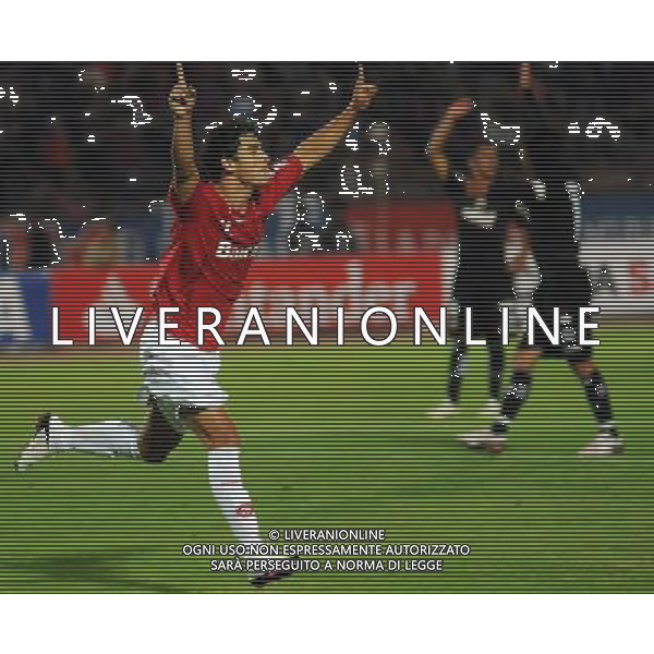 (100312) -- QUITO, March 12, 2010 () -- Giuliano (L) of Brazil\'s Internacional of Porto Algre celebrates his goal during the match against Ecuador\'s Deportivo Quito at the Copa Libertadores Cup in Quito, capital of Ecuador, March 11, 2010. Quito drew 1-1 with Internacional. (/Santiago Armas)(dx) /Agenzia Aldo Liverani Sas - ITALY ONLY - Deportivo Quito - Internazionale di Porto Alegre Coppa Libertadores
