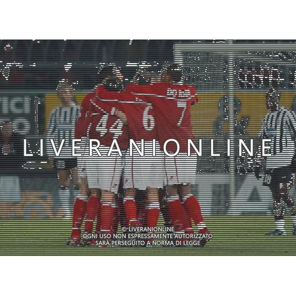 PERUGIA 15/01/2004 COPPA ITALIA TIM 2003-2004 QUARTI DI ANDATA PERUGIA - JUVENTUS NELLA FOTO:TUTTI FESTEGGIANO IL GOAL DI MANFREDINI* FOTO 1905/ROBERTO SETTONCE/ALDO LIVERANI S.A.S.