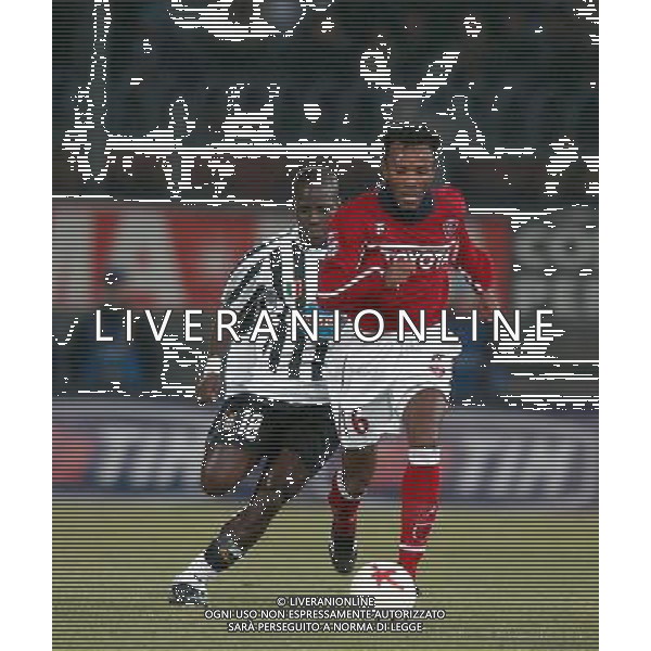 PERUGIA 15/01/2004 COPPA ITALIA TIM 2003-2004 QUARTI DI ANDATA PERUGIA - JUVENTUS NELLA FOTO:MANFREDINI INSEGUITO DA APPIAH* FOTO 1905/ROBERTO SETTONCE/ALDO LIVERANI S.A.S.