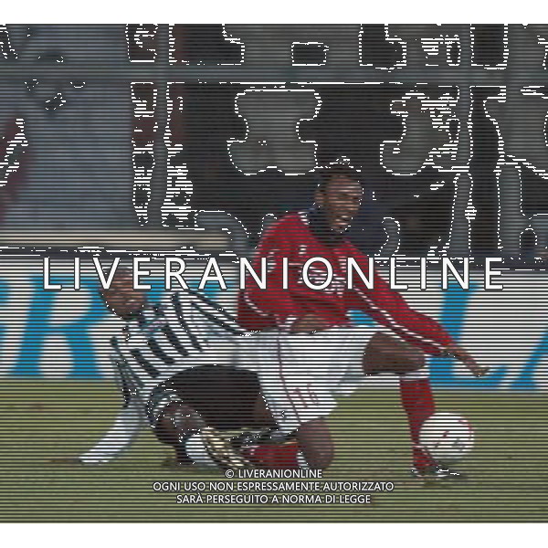 PERUGIA 15/01/2004 COPPA ITALIA TIM 2003-2004 QUARTI DI ANDATA PERUGIA - JUVENTUS NELLA FOTO:ENTRATA FALLOSA DI ZALAJETA SU MANFREDINI* FOTO 1905/ROBERTO SETTONCE/ALDO LIVERANI S.A.S.