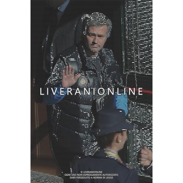 MALPENSA (VA) 15/3/2010 PARTENZA DELL\' INTER PER L\' INCONTRODI RITORNO DI COPPA DEI CAMPIONI -CHELSEA-INTER- NELLA FOTO JOSE\' MOURINHO AL CONTROLLO DOCUMENTI FOTO ROMANO/AG ALDO LIVERANI 