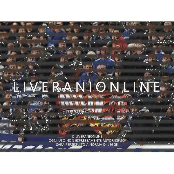 Champions League 2009/2010 Ottavi di Finale Ritorno Londra - 16.03.2010 Chelsea-Inter Nella Foto:TIFOSI DEL CHELSEA CON BANDIERA DEL MILAN /Ph.Vitez-Ag. Aldo Liverani
