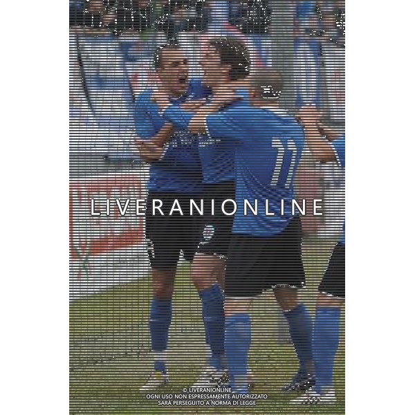 Campionato Lega PRO 1° Divisione Novara 21-03-2010 Novara - Viareggio nella foto: Motta festeggiato da Gonzalez e Bertani foto Garavaglia - ag. Aldo Liverani sas