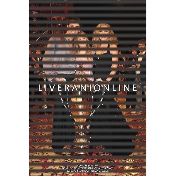 ROMA - AUDITORIUM RAI - 20.O3.2010 BALLANDO CON LE STELLE - SERATA FINALE nella foto: MILLY CARLUCCI CON I VINCITORI RAIMONDO TODARO e VERONICA OLIVIER © MASSIMO BRUNI - AG. ALDO LIVERANI SAS