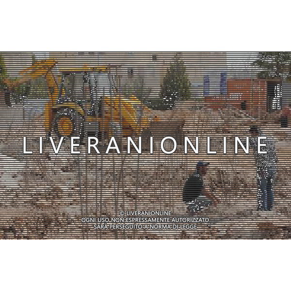 (100310) -- JERUSALEM, March 10, 2010 -- Workers are seen at a construction site at Ramat Shlomo Jewish settlement in the East Jerusalem, March 10, 2010. The Israeli Interior Ministry on Tuesday said it has approved the construction of 1,600 new housing units in a Jewish neighborhood in a disputed section of Jerusalem. The neighborhood sits in the section of the holy city the Palestinians claim to be the capital of their future state, widely referred to as East Jerusalem. Yin Bogu) (zcq) /Agenzia Aldo Liverani Sas - ITALY ONLY - OPERAI EDILI NEL QUARTIERE DI RAMAT SHLOMO INSEDIAMENTO EBRAICO AD EST DI GERUSALEMME - ISRAELE