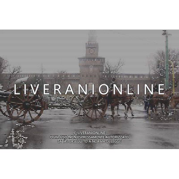 VEDUTEVEDUTE DELLA CITTA\' DI MILANO nella foto: esercito a cavallo davanti il Castello Sforzesco in Piazza Castello © ANTONIO SORANO - AG. ALDO LIVERANI SAS