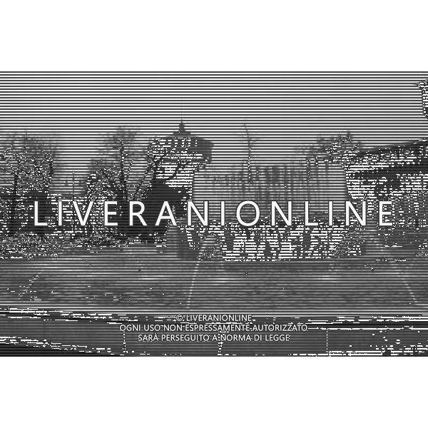 VEDUTE DELLA CITTA\' DI MILANO nella foto: Piazza Castello ( la fontana TORTA DEGLI SPOSI) © ANTONIO SORANO - AG. ALDO LIVERANI SAS