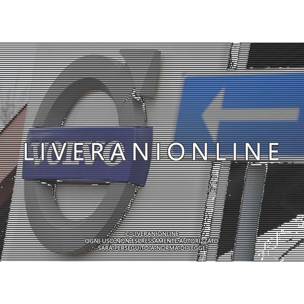 (100328) -- GOTEBORG, March 28, 2010 () -- Photo taken on March 28, 2010 shows the logo of Volvo outside the headquarters of Volvo Cars, in Goteborg of Sweden. China\'s Zhejiang Geely Holding Group signed a deal with Ford Motor Co. here on Sunday on the takeover of Sweden\'s Volvo Cars. (/Wu Wei) (ypf) /Agenzia Aldo Liverani Sas - ITALY ONLY - La casa automobilistica Ford ha venduto il marchio svedese Volvo alla societa\' cinese Zhejiang Geely Holding