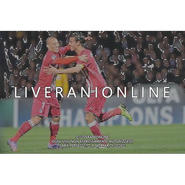 30/03/2010 1/4 finale Champions League LIONE BORDEAUX CALCIO SPORT NELLA FOTO L\'ESULTANZA DI Yoan GOUFFRAN / Marouane CHAMAKH DOPO IL GOL PH.ICON/AG ALDO LIVERANI SAS italy only 
