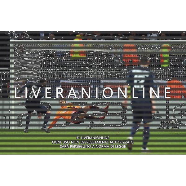 30/03/2010 1/4 finale Champions League LIONE BORDEAUX CALCIO SPORT NELLA FOTO IL GOL DI Lisandro LOPEZ PH.ICON/AG ALDO LIVERANI SAS italy only 