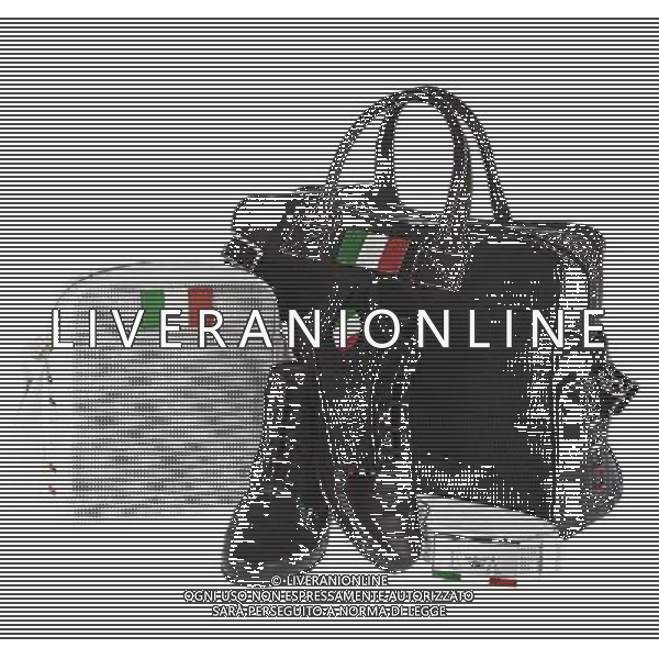 GIORGIO ARMANI DISEGNA UNA COLLEZIONE SPECIALE EMPORIO ARMANI PER I MONDIALI DEL 2010 IN SUD AFRICA nella foto: Borsa di grandezza media a tracolla disponibile nei colori bianco e nero con logo a bandiera intercambiabile - Borsa da weekend/palestra in bianco e nero con logo a bandiera intercambiabile - Sneaker in bianco e nero con logo a bandiera intercambiabile. © Ufficio Stampa Giorgio Armani - Ag. Aldo Liverani sas ITALY ONLY