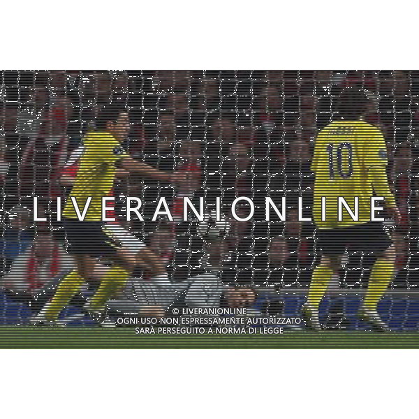 Arsenal - Barcellona quarti finale andata Champions League Arsenal\'s Manuel Almunia is the busiest in the opening half : Arsenal vs Barcelona for the UCL 1/4 of Finals at the Emirates Stadium in London on 31/03/2010 Picture By Marcello Pozzetti ©IPS Photo Agency/Agenzia Aldo Liverani Sas - ITALY ONLY -