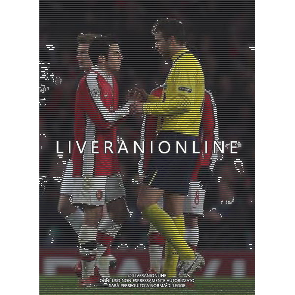 Arsenal - Barcellona quarti finale andata Champions League - fine gara Scenes after final whistle: Arsenal\'s Cesc Fabregas (captain) and Barcelona\'s Gerard Pique : Arsenal vs Barcelona for the UCL 1/4 of Finals at the Emirates Stadium in London on 31/03/2010 Picture By Marcello Pozzetti ©IPS Photo Agency/Agenzia Aldo Liverani Sas - ITALY ONLY -