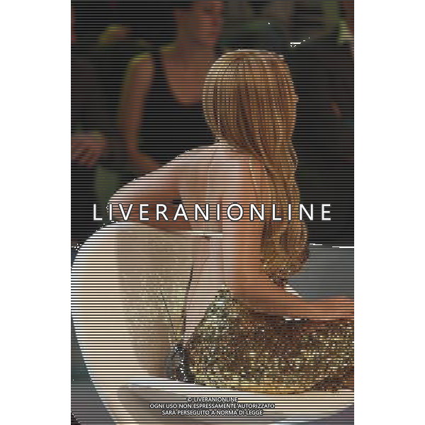 TRASMISSIONE TV: \' L\'ISOLA DEI FAMOSI\' - 7ma EDIZIONE nella foto: Loredana LECCISO con la schiena nuda © Antonio Sorano - Ag. Aldo Liverani sas