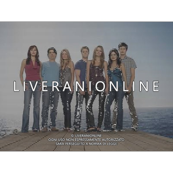O.C. - III serie - DA SINISTRA: MELINDA CLARKE (JULIE), PETER GALLAGHER (SANDY), KELLY ROWAN (KIRSTEN), BENJAMIN MCKENZIE (RYAN), MISCHA BARTON (MARISSA), RACHEL BILSON (SUMMER) E ADAM BRODY (SETH) AG. ALDO LIVERANI SAS