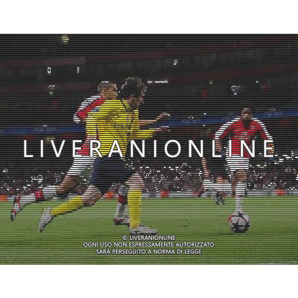 ARSENAL - BARCELLONA QUARTI DI FINALE ANDATA CHAMPIONS LEAGUE (100401) -- LONDON, April 1, 2010 () -- Barcelona\'s Lionel Messi (C) drives the ball against Arsenal during their Champions League quarter-finals first leg soccer match at Emirates stadium in London, March 31, 2010. Barcelona drew 2-2 with Arsenal.(/Zeng Yi)(dx) /Agenzia Aldo Liverani Sas - ITALY ONLY
