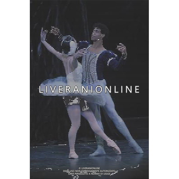 Carlos Acosta and the Ballet Nacional de Cuba in a dress rehearsal for \'Swan Lake\' which opens tonight at the Coliseum in London © David Wimsett - Photoshot - Ag. Aldo Liverani sas ITALY ONLY BALLETTO NAZIONALE DI CUBA - il lago dei cigni
