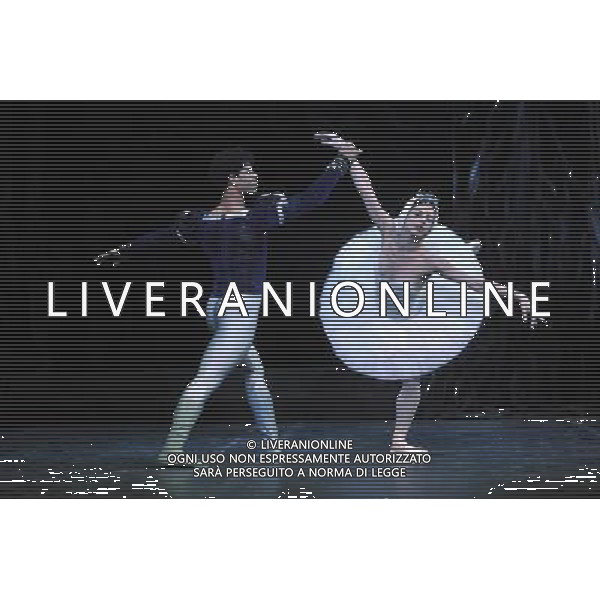 Carlos Acosta and the Ballet Nacional de Cuba in a dress rehearsal for \'Swan Lake\' which opens tonight at the Coliseum in London © David Wimsett - Photoshot - Ag. Aldo Liverani sas ITALY ONLY BALLETTO NAZIONALE DI CUBA - il lago dei cigni
