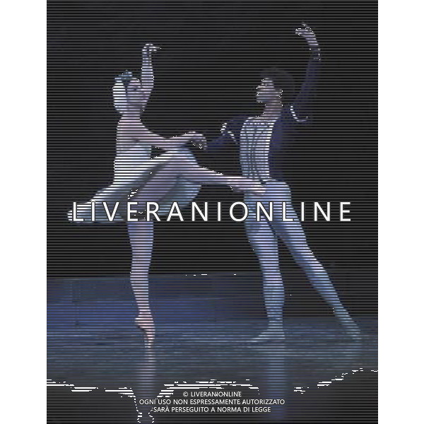 Carlos Acosta and the Ballet Nacional de Cuba in a dress rehearsal for \'Swan Lake\' which opens tonight at the Coliseum in London © David Wimsett - Photoshot - Ag. Aldo Liverani sas ITALY ONLY BALLETTO NAZIONALE DI CUBA - il lago dei cigni