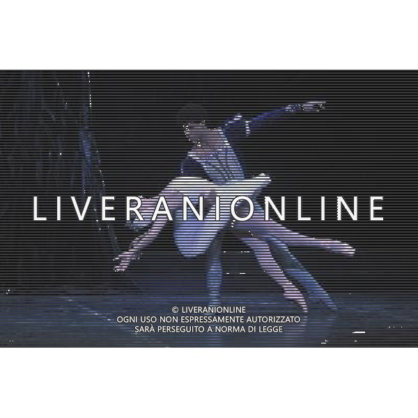 Carlos Acosta and the Ballet Nacional de Cuba in a dress rehearsal for \'Swan Lake\' which opens tonight at the Coliseum in London © David Wimsett - Photoshot - Ag. Aldo Liverani sas ITALY ONLY BALLETTO NAZIONALE DI CUBA - il lago dei cigni
