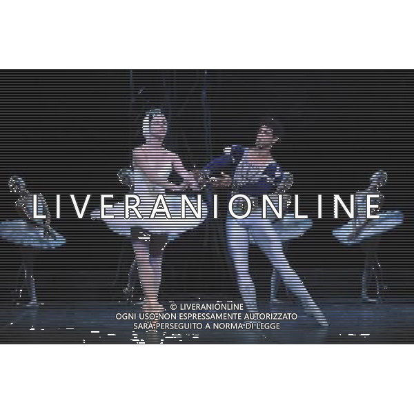 Carlos Acosta and the Ballet Nacional de Cuba in a dress rehearsal for \'Swan Lake\' which opens tonight at the Coliseum in London © David Wimsett - Photoshot - Ag. Aldo Liverani sas ITALY ONLY BALLETTO NAZIONALE DI CUBA - il lago dei cigni
