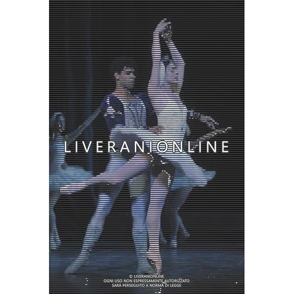Carlos Acosta and the Ballet Nacional de Cuba in a dress rehearsal for \'Swan Lake\' which opens tonight at the Coliseum in London © David Wimsett - Photoshot - Ag. Aldo Liverani sas ITALY ONLY BALLETTO NAZIONALE DI CUBA - il lago dei cigni