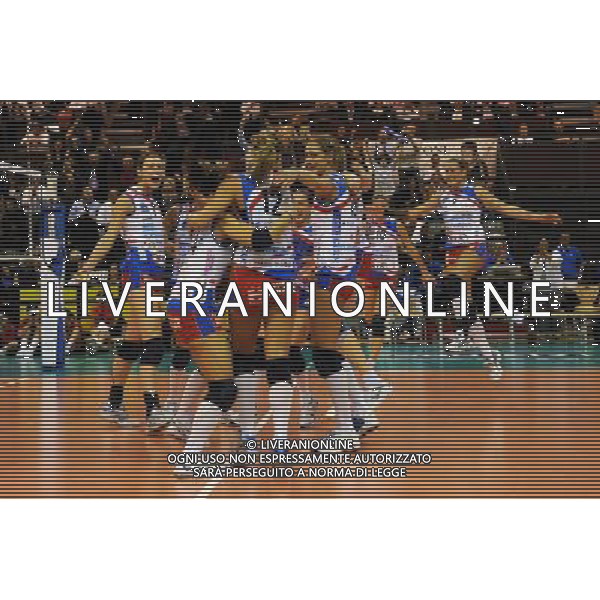 Finale CEV Indesit Champions League Pallavolo Femminile Cannes (FRA) 4-04-2010 Foppapedretti Bergamo (ITA) - FenerbahceAcibadem Istanbul (TUR) nella foto: Foppapedretti Bergamo esulta per la vittoria foto Garavaglia - ag. Aldo Liverani sas
