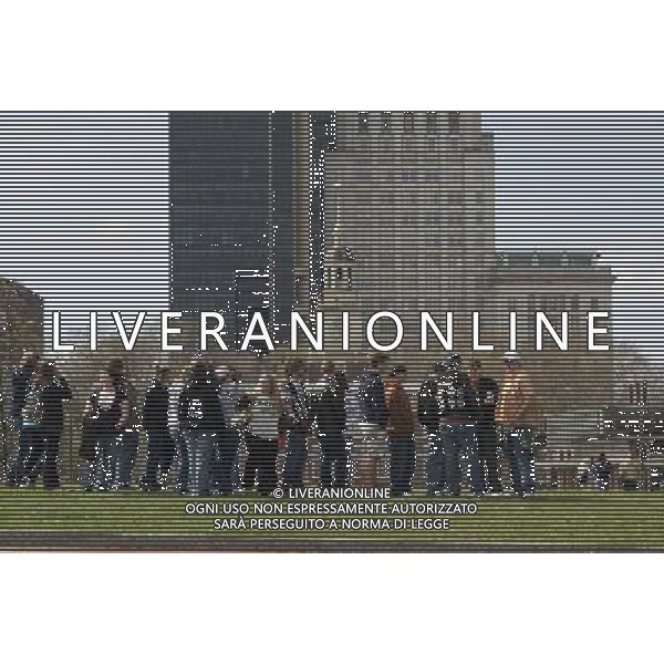 Teens agers on a tour gather on the mall in front of Independence Hall at Independence National Historical Park in Philadelphia, PA on Wednesday, March 31, 2010 (© Richard B. Levine) /Agenzia Aldo Liverani Sas - ITALY ONLY -