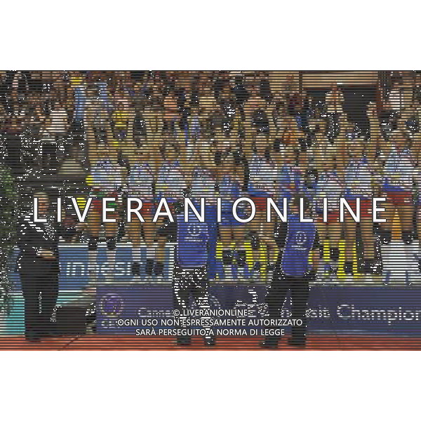 Final Four CEV Indesit Champions League Pallavolo Femminile Cannes (FRA) 4-04-2010 Foppapedretti Bergamo (ITA) - FenerbahceAcibadem Istanbul (TUR) finale per il 1° posto nella foto: la premiazione della Foppapedretti Bergamo foto Garavaglia - ag. Aldo Liverani sas