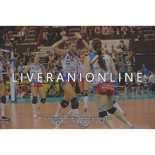 Final Four CEV Indesit Champions League Pallavolo Femminile Cannes (FRA) 4-04-2010 Foppapedretti Bergamo (ITA) - FenerbahceAcibadem Istanbul (TUR) finale per il 1° posto nella foto: l\'esultanza, al centro, di Francesca Piccinini (Foppapedretti Bergamo) foto Garavaglia - ag. Aldo Liverani sas