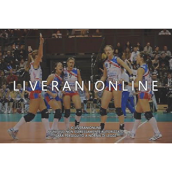 Final Four CEV Indesit Champions League Pallavolo Femminile Cannes (FRA) 4-04-2010 Foppapedretti Bergamo (ITA) - FenerbahceAcibadem Istanbul (TUR) finale per il 1° posto nella foto: esultanza Foppapedretti Bergamo foto Garavaglia - ag. Aldo Liverani sas