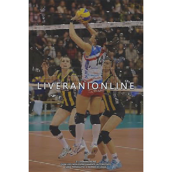 Final Four CEV Indesit Champions League Pallavolo Femminile Cannes (FRA) 4-04-2010 Foppapedretti Bergamo (ITA) - FenerbahceAcibadem Istanbul (TUR) finale per il 1° posto nella foto: Eleonora Lo Bianco (Foppapedretti Bergamo) foto Garavaglia - ag. Aldo Liverani sas