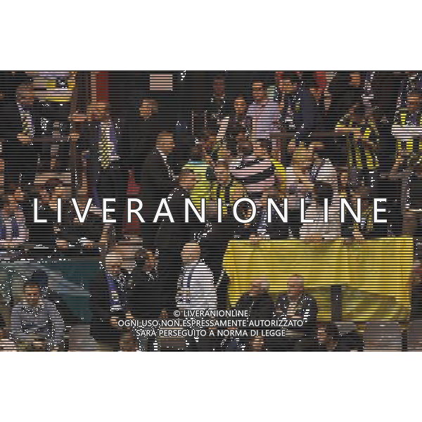 Final Four CEV Indesit Champions League Pallavolo Femminile Cannes (FRA) 4-04-2010 Foppapedretti Bergamo (ITA) - FenerbahceAcibadem Istanbul (TUR) finale per il 1° posto nella foto: qualche momento di tensione nel settore riservato ai tifosi turchi foto Garavaglia - ag. Aldo Liverani sas