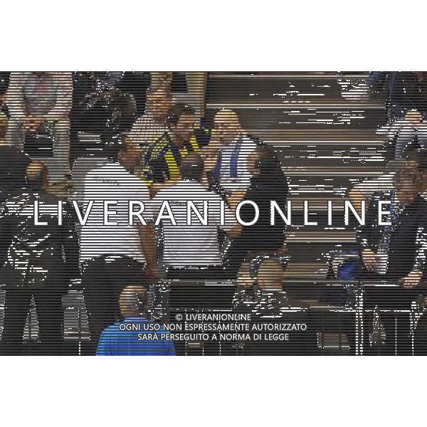 Final Four CEV Indesit Champions League Pallavolo Femminile Cannes (FRA) 4-04-2010 Foppapedretti Bergamo (ITA) - FenerbahceAcibadem Istanbul (TUR) finale per il 1° posto nella foto: qualche momento di tensione nel settore riservato ai tifosi turchi foto Garavaglia - ag. Aldo Liverani sas